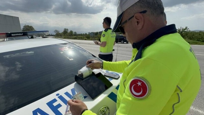 Trafik Kanunu Değişiyor! Detaylar Belli Oldu... Cezalar Yüzde 200 Artacak, Ehliyete El Koyma Süresi Uzuyor - Resim : 1