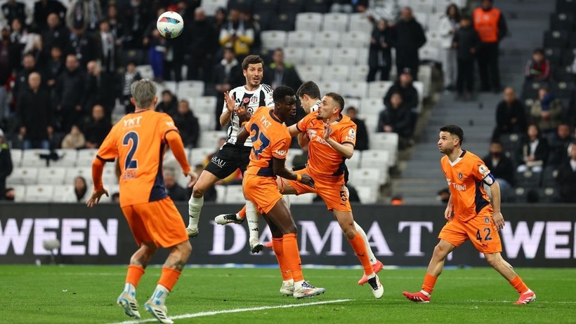 Başakşehir'den Beşiktaş'a Soğuk Duş - Resim : 1