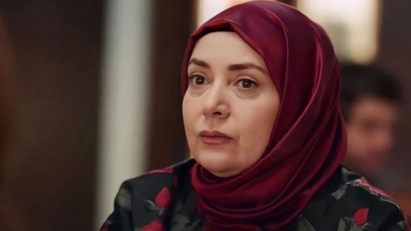 Kızılcık Şerbeti Senaristinden 'Pembe' Açıklaması: Sibel Taşçıoğlu, Feyza Civelek Yüzünden mi Diziden Ayrıldı? - Resim : 1