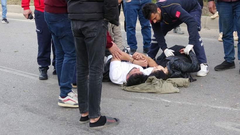 El Ele Umut Dolu Bekleyiş: Takla Atan Araçtan Sağ Çıktılar - Resim : 2