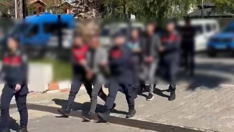 Aydın'da Kan Donduran Olay! Gasp Ettikleri Kişiyi Benzin Döküp Yakmaya Çalıştılar - Resim : 1