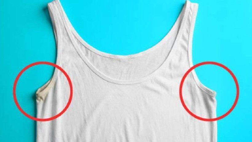 Deodorant Lekesini Affetmeyen Yöntem! Bir Kaşıkla Tüm Lekeyi Silip Süpürüyor - Resim : 2