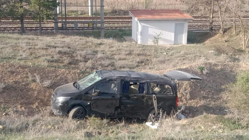 Ünlü Oyuncu Berk Atan Trafik Kazası Geçirdi! İşte Olay Yerinden İlk Görüntüler... - Resim : 1