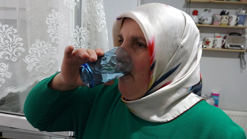 Kayınvalidesinden Gördü Gizli Gizli Yapıyor, 30 Yıllık Gelenek Herkesi Şoke Etti! Çocuklarına Bile Fark Ettirmeden İçirmiş - Resim : 1