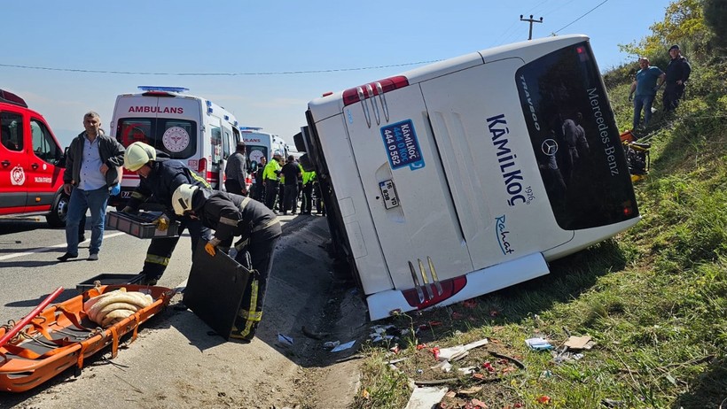 Yalova'da Feci Kaza! Yolcu Otobüsü Devrildi, Ölü ve Yaralılar Var - Resim : 1