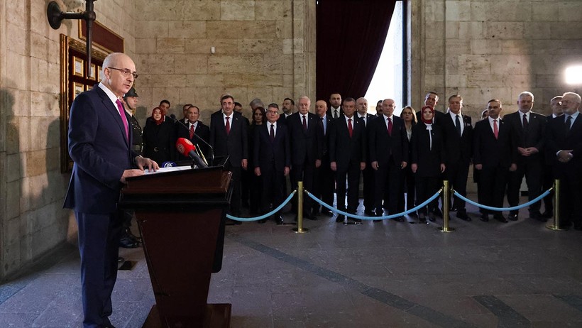 TBMM'nin 105. Kuruluş Yıl Dönümü... Devlet Erkanı Anıtkabir'de - Resim : 2