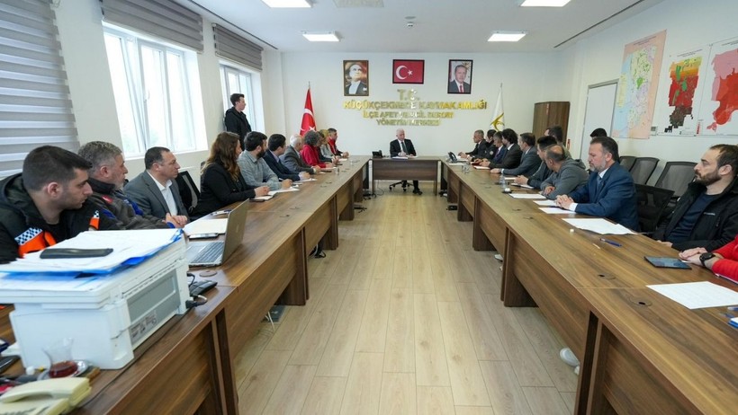Vali Davut Gül'den Küçükçekmece ve Avcılar'da Deprem Toplantısı - Resim : 1