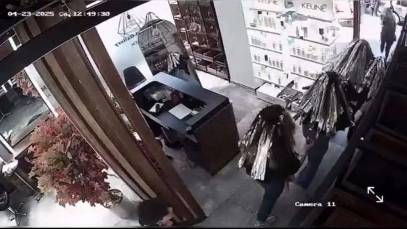 Deprem İstanbul'da Böyle Panik Yarattı: Kimisi Yerinden Zıpladı, Kimi Dükkanını Bırakıp Çıkamadı - Resim : 2