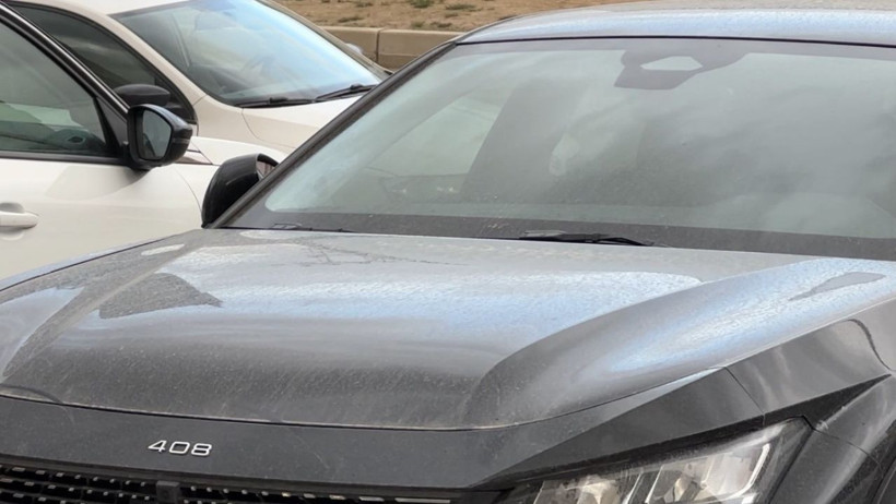 Hakkari'ye Çamur Yağdı: Araçlar Tozla Kaplandı - Resim : 1