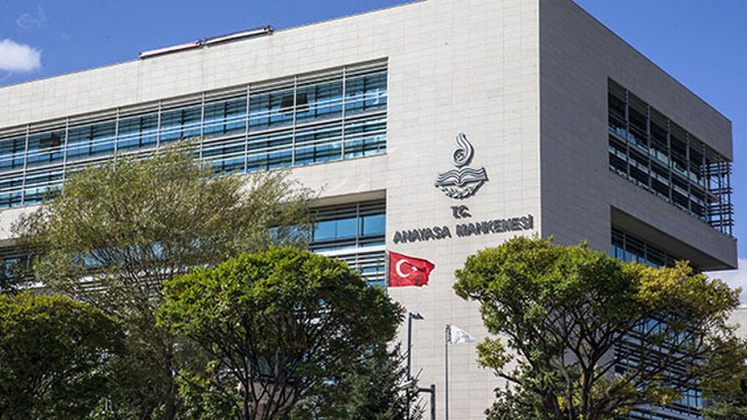 İki Yasa ve Dört Cumhurbaşkanlığı Kararnamesi İçin AYM'ye Başvuru - Resim : 1