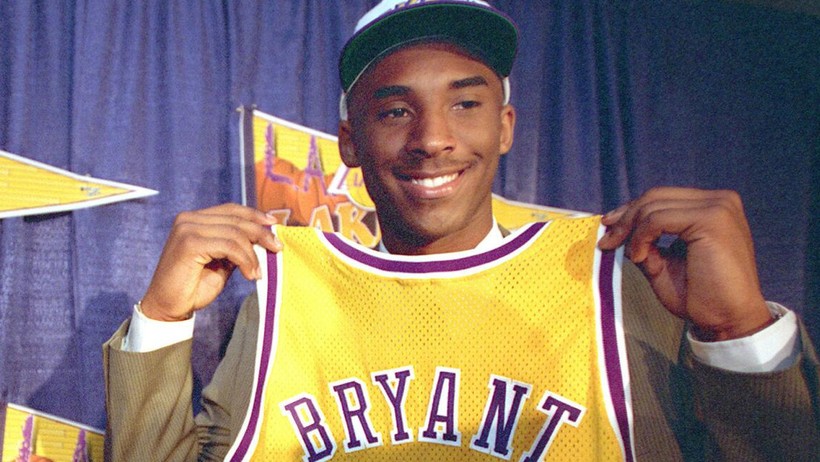 NBA Efsanesi Kobe Bryant’ın İlk Forması Rekor Fiyata Satıldı! - Resim : 1