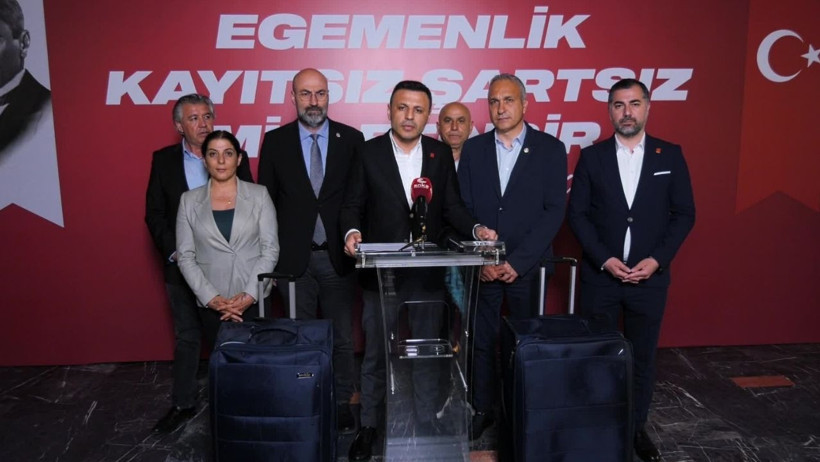CHP'den Ekrem İmamoğlu İddialarına Yanıt: Bavullarda Ne Vardı? - Resim : 1