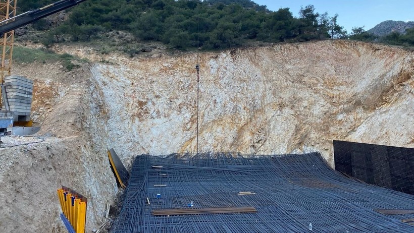 Hızlı Tren Hattında Feci Kaza: Viyadük Zemini Çöktü, 9 İşçi Yaralandı - Resim : 1