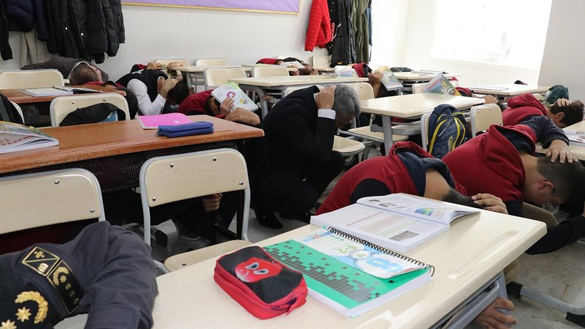 Okullarda Afet Alarmı: Ders Zili Bu Kez 'Deprem' İçin Çalıyor - Resim : 1