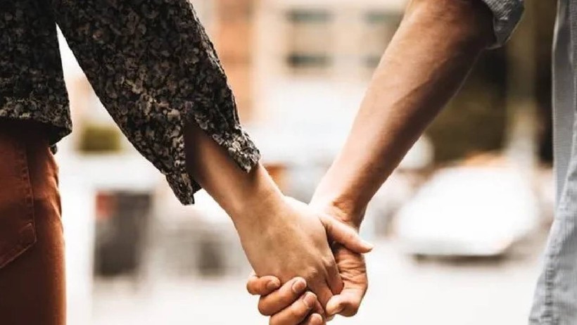Yılların İlişki Uzmanı Açıkladı: Eşinizin ya da Sevgilinizin Hala Eski Sevgilisine Takılıp Kaldığını Gösteren 6 Kritik İşaret - Resim : 1