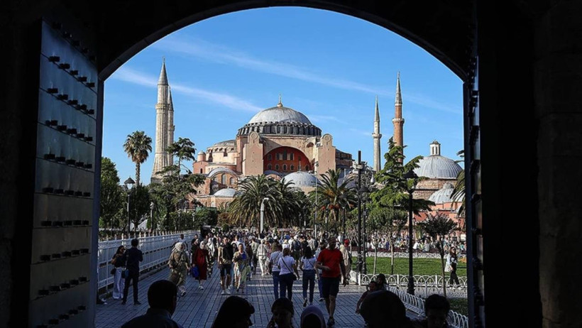Fiyatlar Uçtu, Turist Kaçtı: İstanbul'da Tatil Cep Yakıyor - Resim : 2