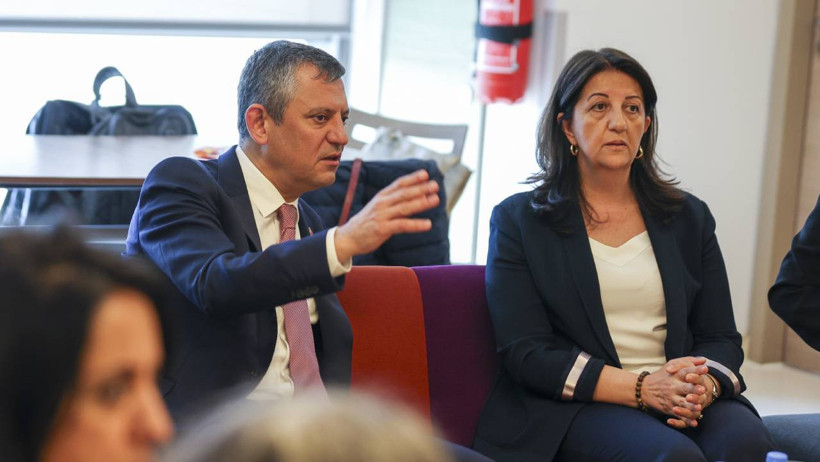 Özgür Özel, Sırrı Süreyya Önder'i Hastanede Ziyaret Etti - Resim : 2