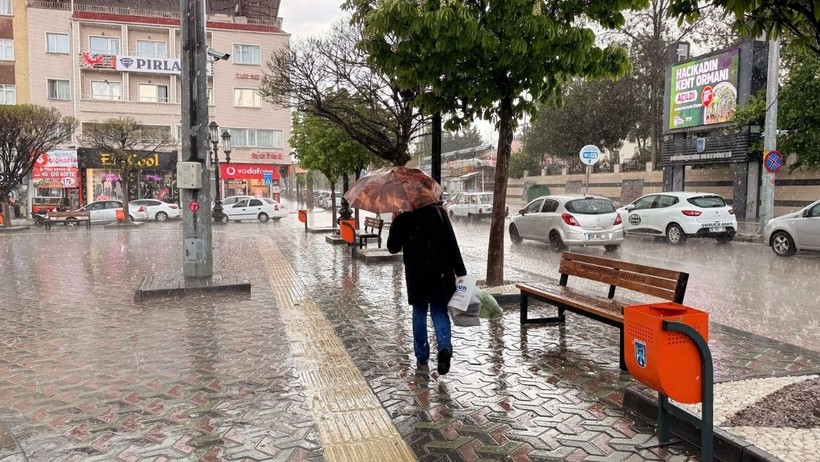 Ankara'da Sağanak ve Dolu Felaketi: Kent Sel Sularına Gömüldü - Resim : 1