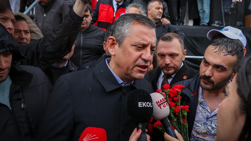 Özgür Özel, 1 Mayıs'ta Kartal’dan Seslendi! ‘Taksim’ Çıkışı Dikkat Çekti - Resim : 1