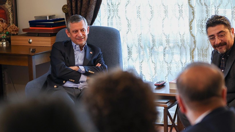 Özgür Özel, Buğra Gökce’nin Ailesini Ziyaret Etti - Resim : 1