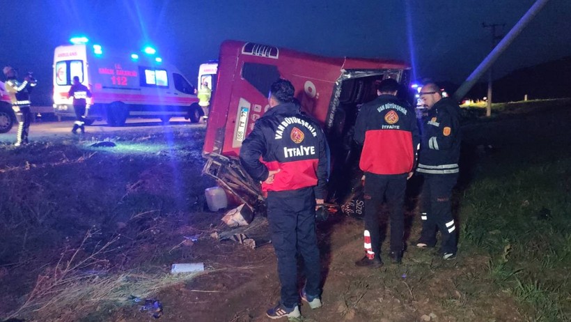Van'da Can Pazarı: Yolcu Otobüsü Devrildi, Yaralılar Var - Resim : 1