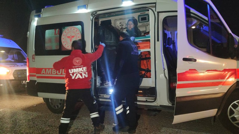Van'da Can Pazarı: Yolcu Otobüsü Devrildi, Yaralılar Var - Resim : 2