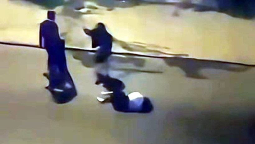 Avcılar'da Kadına Korkunç Şiddet: Yumruk Atıp Yerde Sürüklediler - Resim : 1
