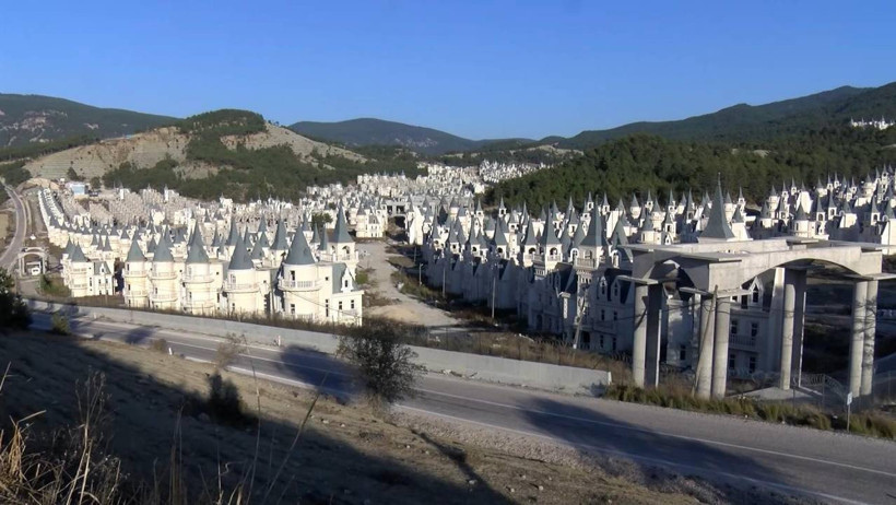 Bolu’daki 'Burj Al Babas' Projesine Dolandırıcılık Davası: 13 Kişiye 885 Yıla Kadar Hapis Talebi - Resim : 1