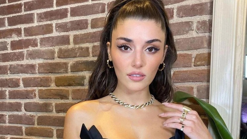 Hande Erçel ile Hakan Sabancı'dan Aşk Pozu... Roma-Paris Treninden Paylaştılar - Resim : 2