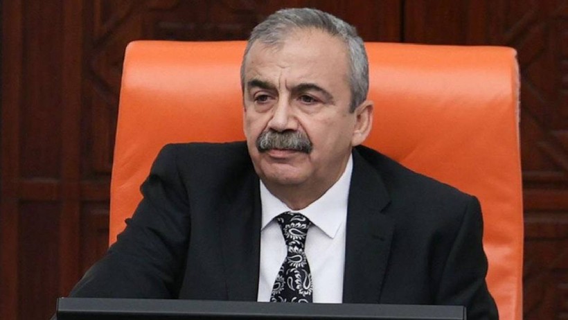 Sırrı Süreyya Önder Kimdir, Öldü mü? DEM Parti İstanbul Milletvekili Sırrı Süreyya Önder Nereli, Kaç Yaşında? - Resim : 3