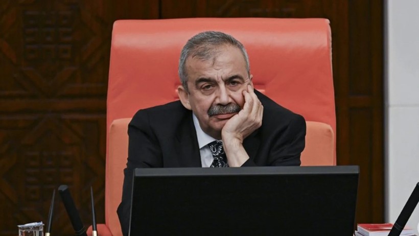 Ünlülerden Sırrı Süreyya Önder'e Duygusal Vedalar, Tek Tek İçlerini Döktüler - Resim : 1