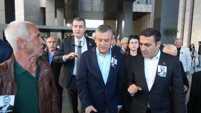 Özgür Özel'e Saldırmıştı: Çocuklarını Öldürmüş, Taciz, Şiddet... Sabıkası Kabarık Çıktı! İşte Saldırganın Kimliği - Resim : 1