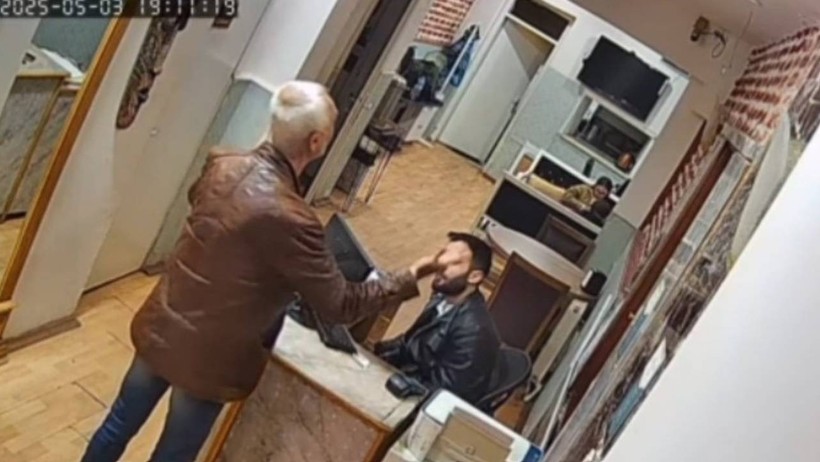 Özgür Özel'e Saldıran Selçuk Tengioğlu'nun Olaydan Önceki Görüntüleri Ortaya Çıktı - Resim : 1