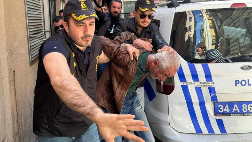 Özgür Özel'e Saldıran Selçuk Tengioğlu'nun Olaydan Önceki Görüntüleri Ortaya Çıktı - Resim : 3
