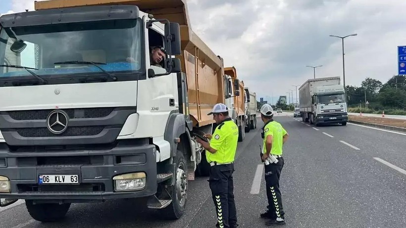 Şehir Giriş Çıkışlarında Sıkı Denetim: Maliye Saha İndi, Tüm Araçlar Mercek Altında - Resim : 1