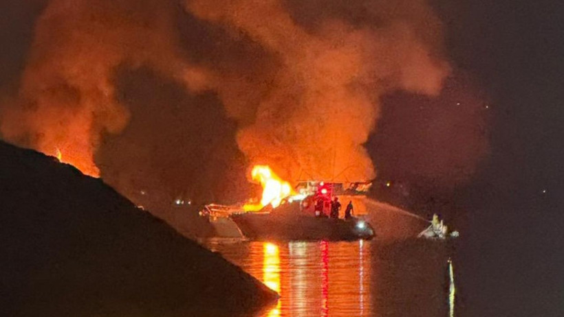 Tuzla'da Marinada Korkutan Yangın: Dört Tekne Kül Oldu - Resim : 1