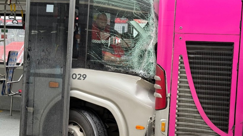 Beylikdüzü'nde Metrobüs Kazası! 1 Kişi Hayatını Kaybetti, Çok Sayıda Yaralı Var - Resim : 2