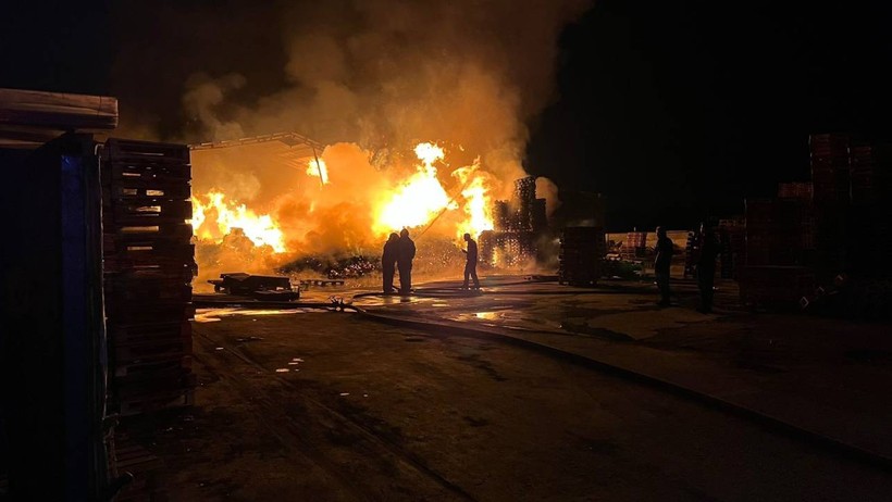 Bursa'da Palet Fabrikasında Yangın - Resim : 2