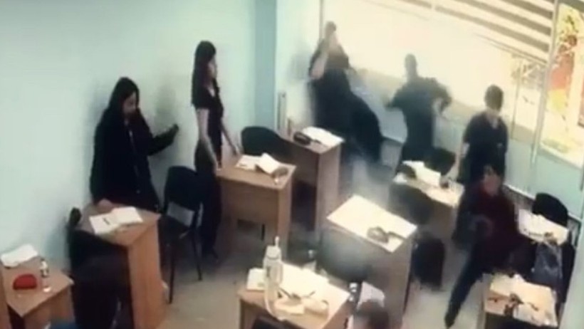 Kurs Merkezinde Dehşet: Sınıfa Bıçak ve Sopayla Girdi, Öğrenciye Saldırdı - Resim : 2