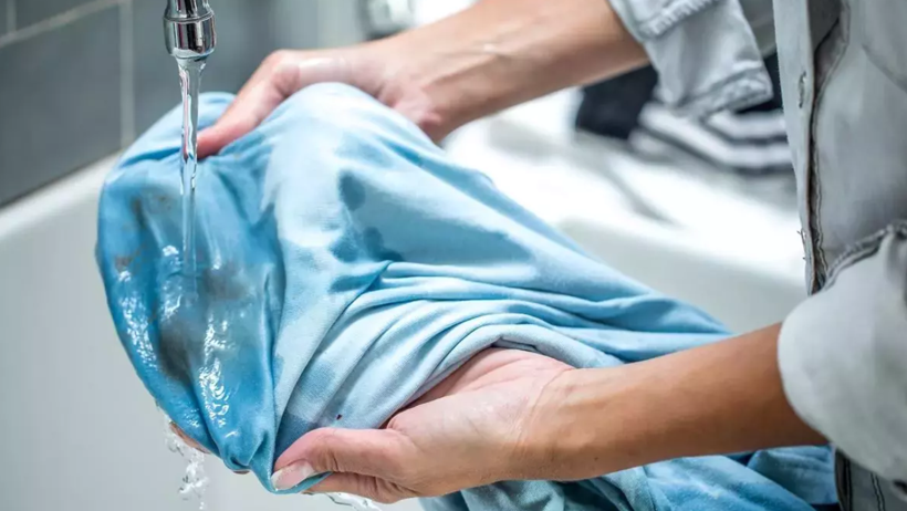 Kıyafet ve Eşyalardan Çıkmayan Yağ Lekelerine 10 Çözüm! Öğrenince Hemen Yapacaksınız - Resim : 2