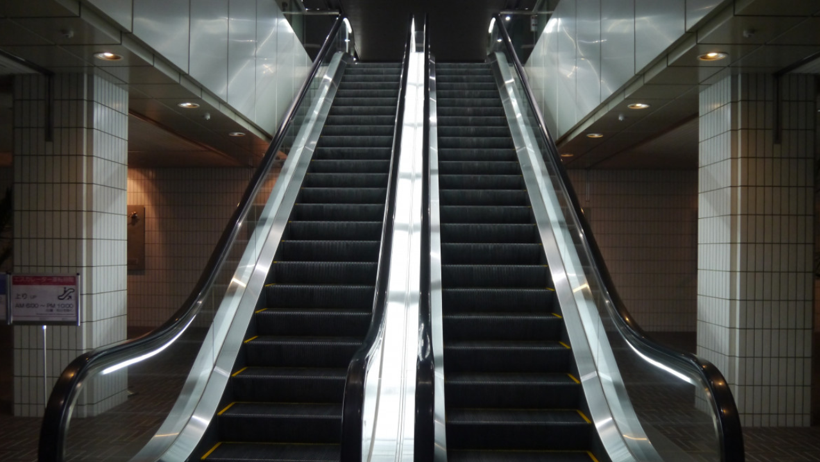 Duran Yürüyen Merdivenler Neden Dengemizi Bozar? İşte Bu Yüzden - Resim : 2