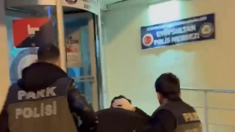 Metrobüs Durağında Uyuşturucu ve Silah Operasyonu - Resim : 1