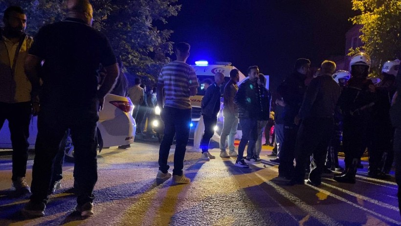 Çocukların Kavgasına Aileler de Karıştı, 200 Kişi Sopalarla Birbirine Girdi! - Resim : 1