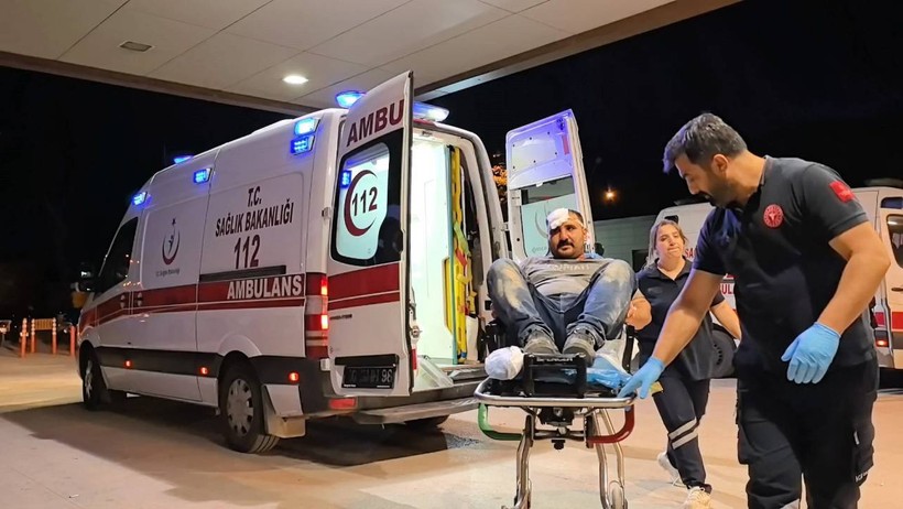 Çocukların Kavgasına Aileler de Karıştı, 200 Kişi Sopalarla Birbirine Girdi! - Resim : 2