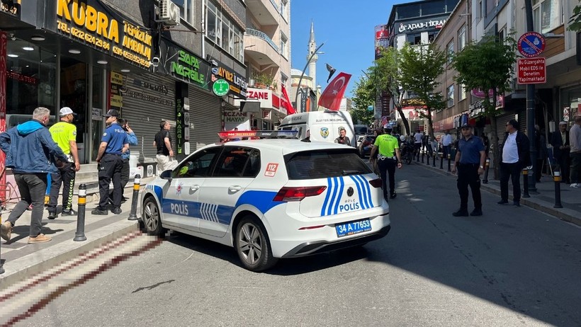 Küçükçekmece'de Feci Kaza: Fenalaşıp Yere Yığılan Adamın Üzerinden Araç Geçti - Resim : 2