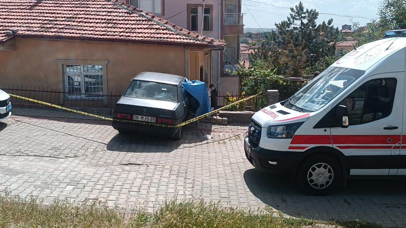 Kırıkkale’de Otomobil Evin Duvarına Çarptı! 1 Ölü, 1 Yaralı - Resim : 1