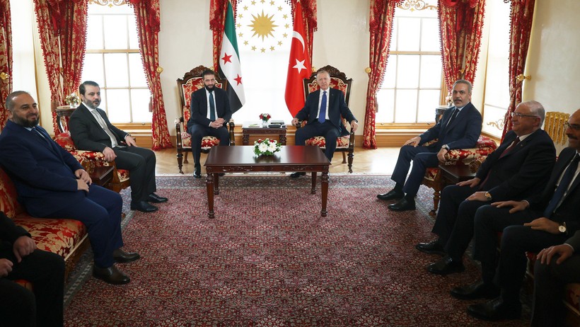 Dolmabahçe'de Sürpriz Zirve... Cumhurbaşkanı Erdoğan, Suriye Lideri Şara ile Bir Araya Geldi - Resim : 2