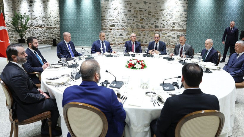 Dolmabahçe'de Sürpriz Zirve... Cumhurbaşkanı Erdoğan, Suriye Lideri Şara ile Bir Araya Geldi - Resim : 3