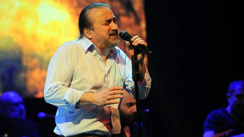 Sahnedeki Sessiz Tehlike Ünlüleri Sardı! Konserlerde Yeni Tedbir, Cenk Eren Başlattı, Hakan Altun Devam Ettiriyor - Resim : 1