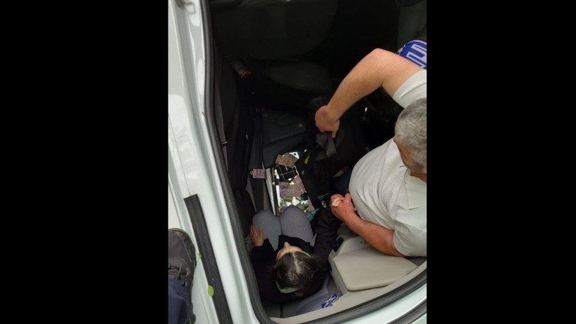 Trabzon'da Şehir İçi Dolmuş Şarampole Yuvarlandı - Resim : 1